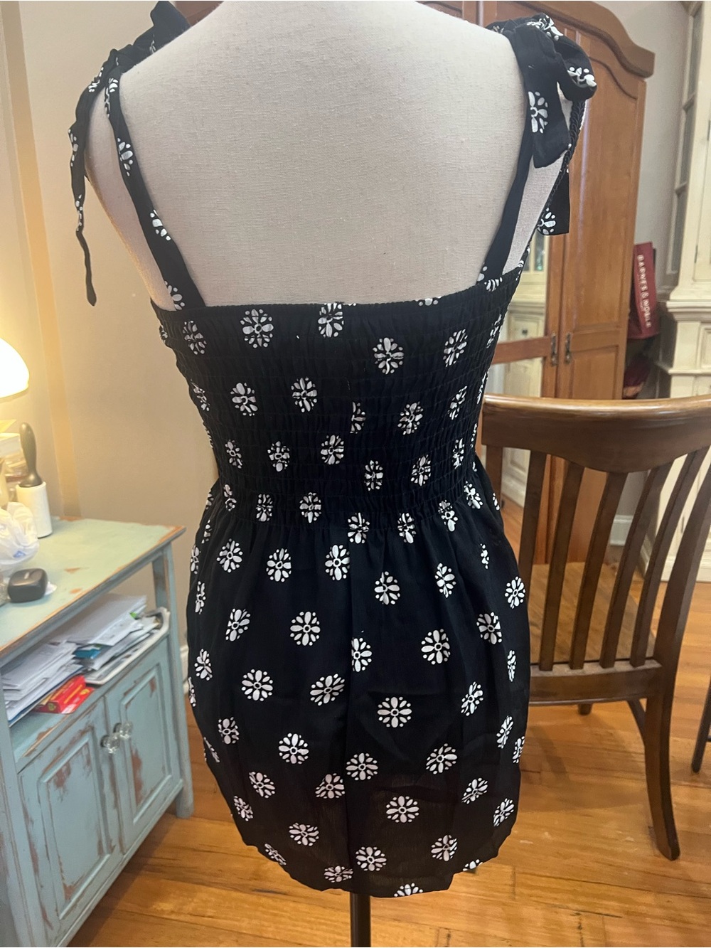 Black Floral Tie-Shoulder top - Picture 3 of 4